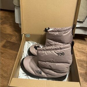 The North Face 700 Puffer Boots